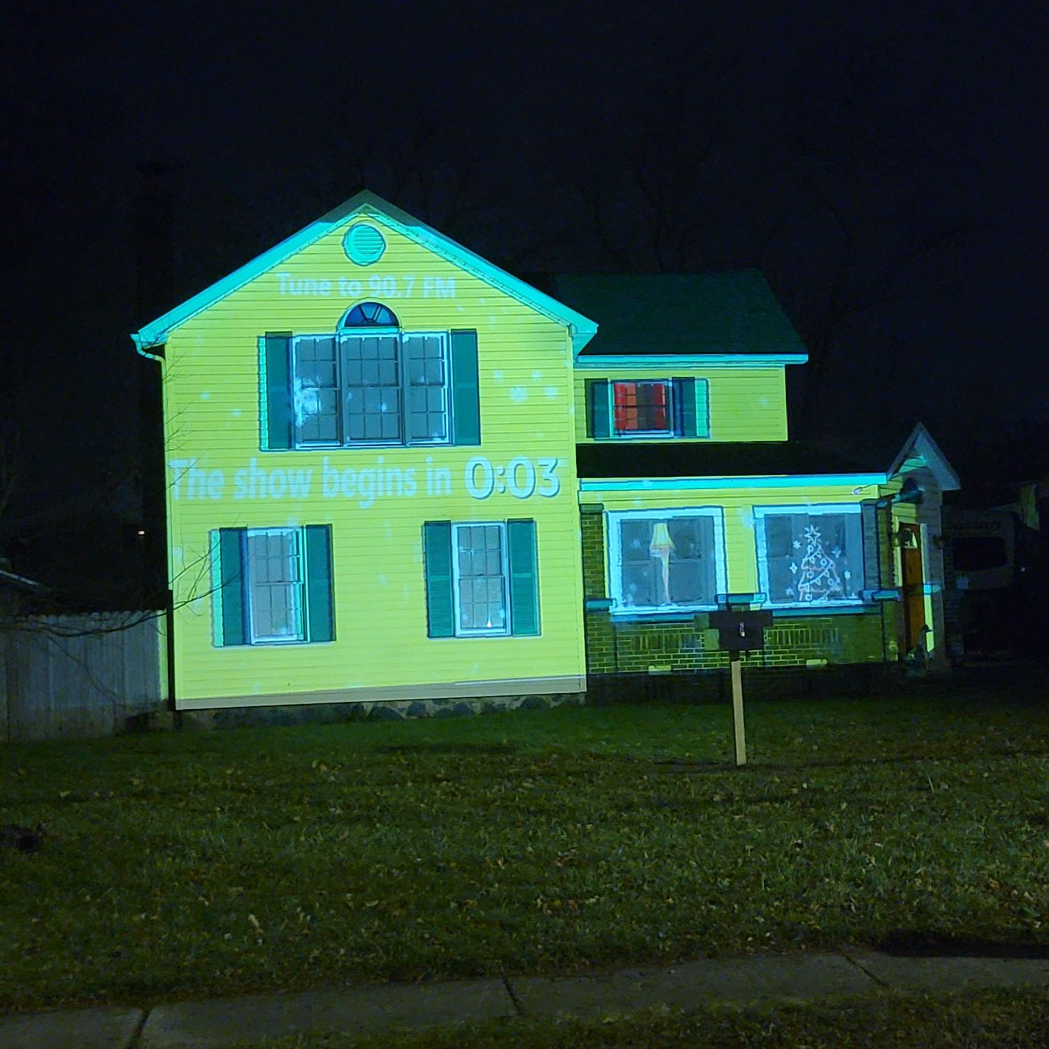 Walter Street Projection Show, Christmas lights in Mount Morris, MI (photo 3)