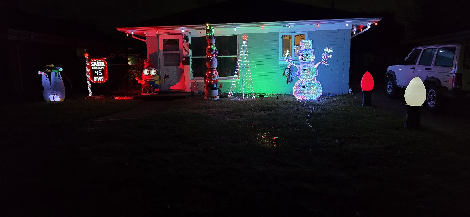 Holiday house on irene, Christmas lights in Southgate, MI (photo 1)