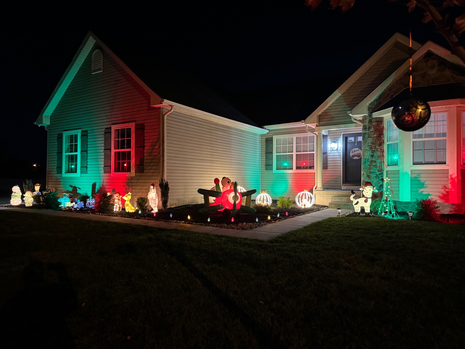 31 Granite Ln, Christmas lights in Penns Grove, NJ (photo 1)