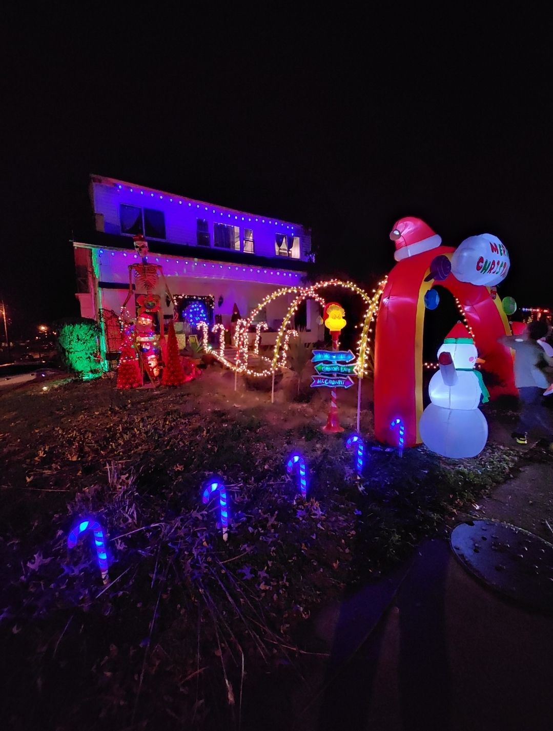 Bragg's Holiday House, Christmas lights in Vienna, WV (photo 1)