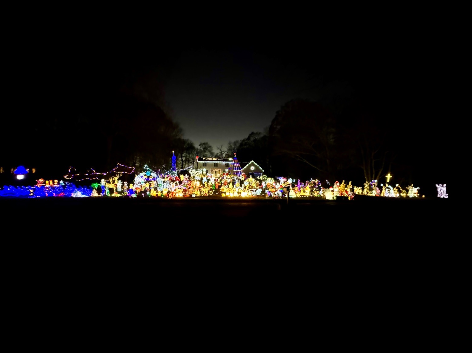 Scrivano Christmas Lights, Christmas lights in East Hampton, CT (photo 1)