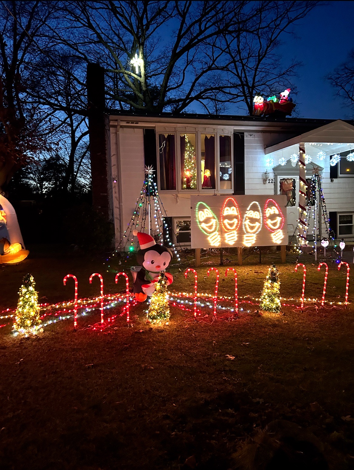 Knobel’s Kozy Christmas, Christmas lights in Greenville, RI (photo 5)