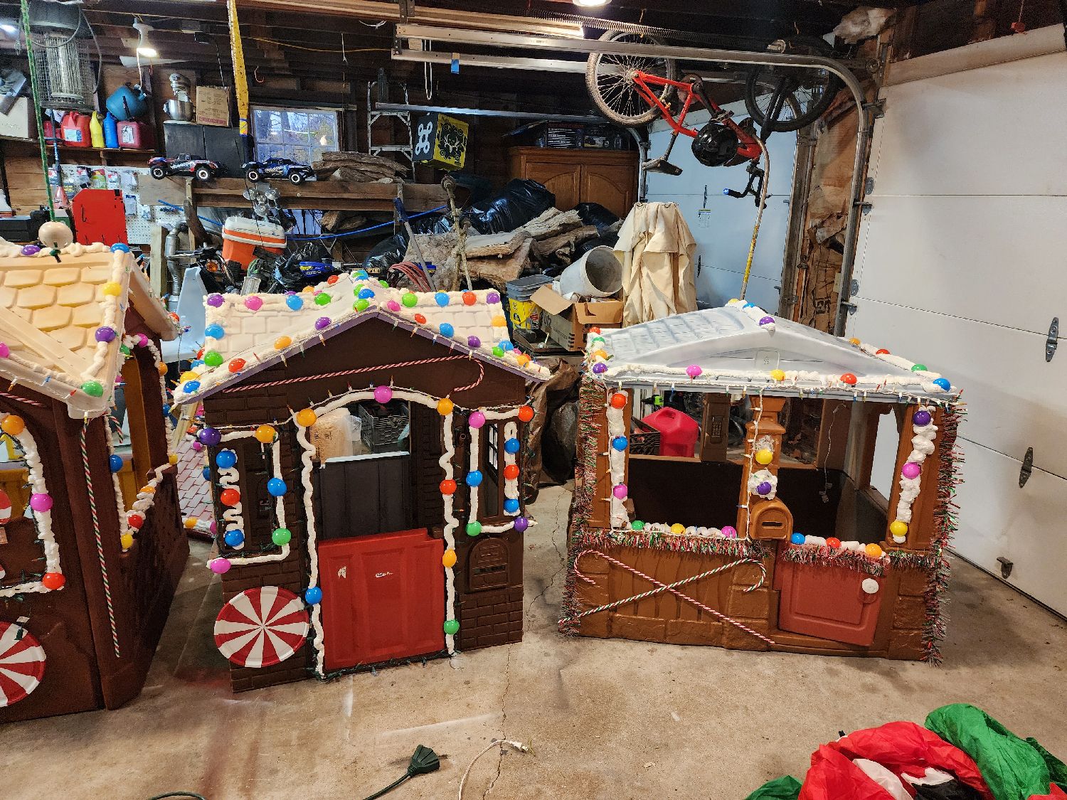 Gingerbread, Christmas lights in Morris, CT (photo 2)