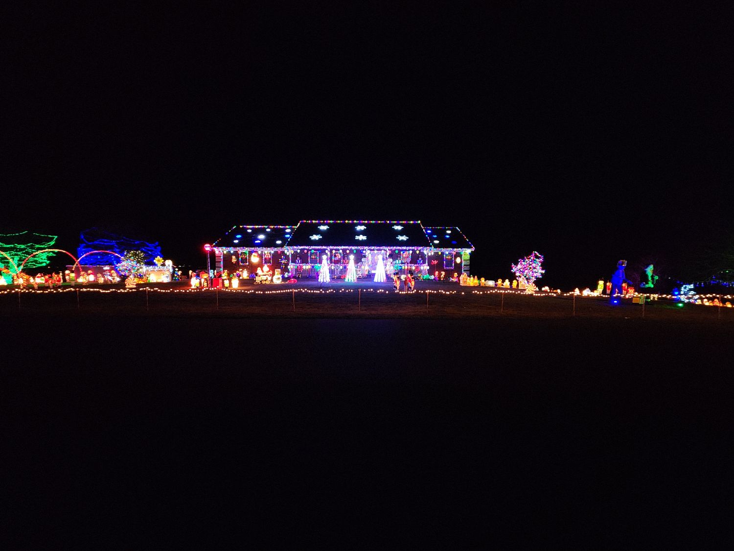 Hecks Christmas Wonderland, Christmas lights in Palmyra, IN (photo 1)