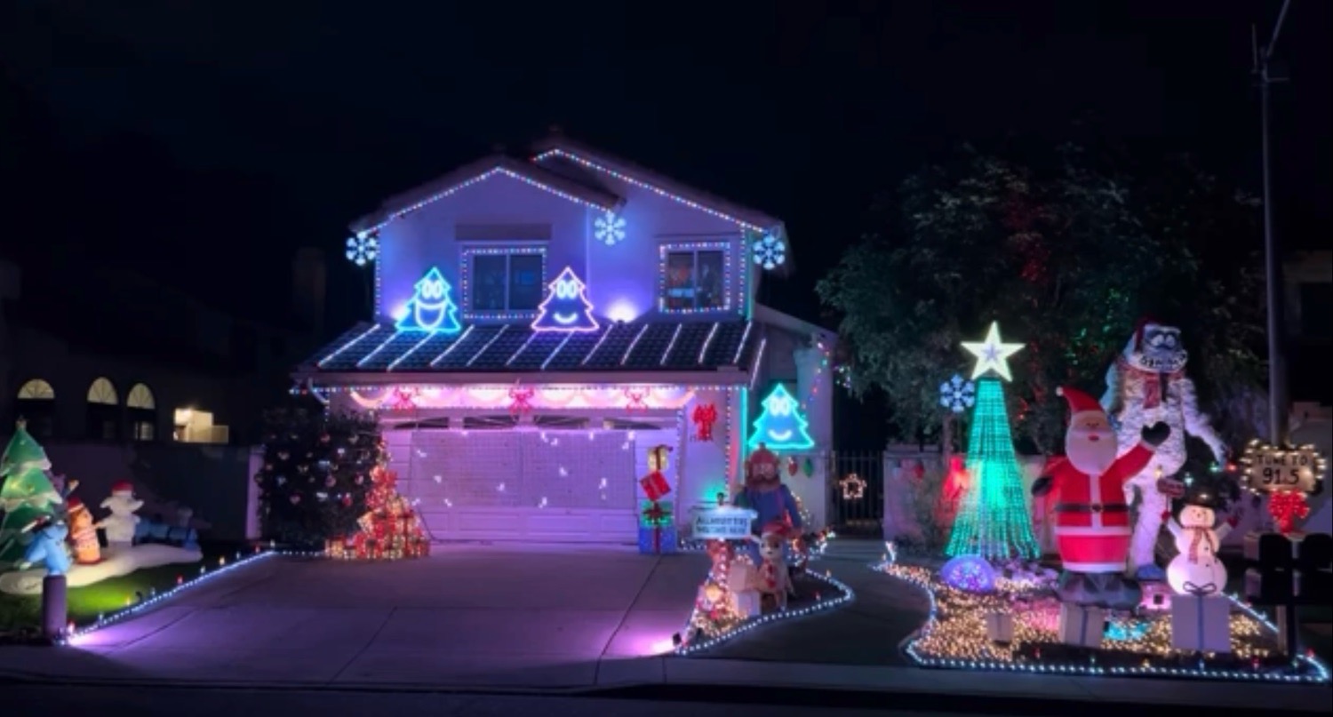 Lofty Trail Lights, Christmas lights in San Diego, CA (photo 1)