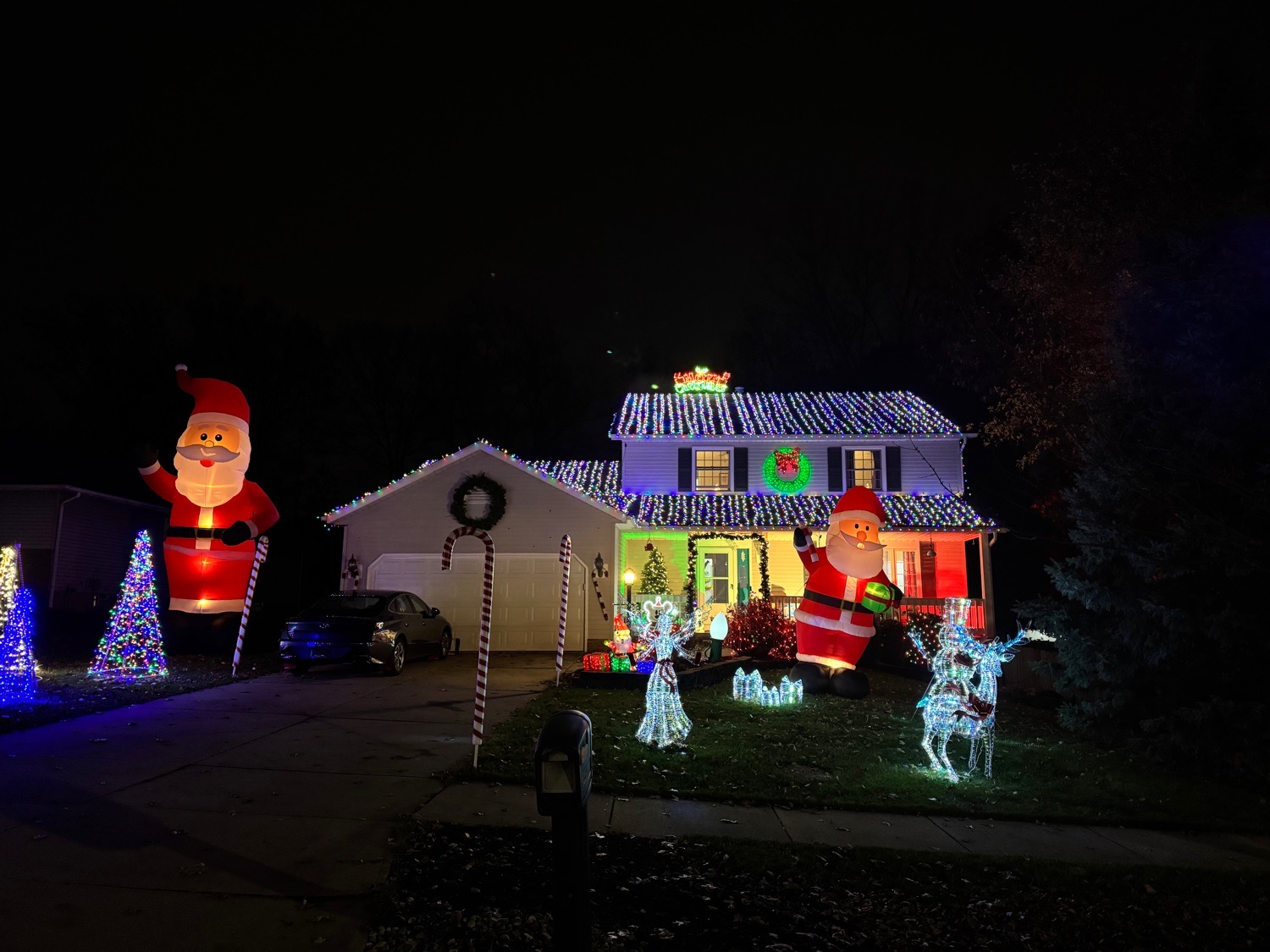 St Andrews Cheer, Christmas lights in Parma, OH (photo 1)