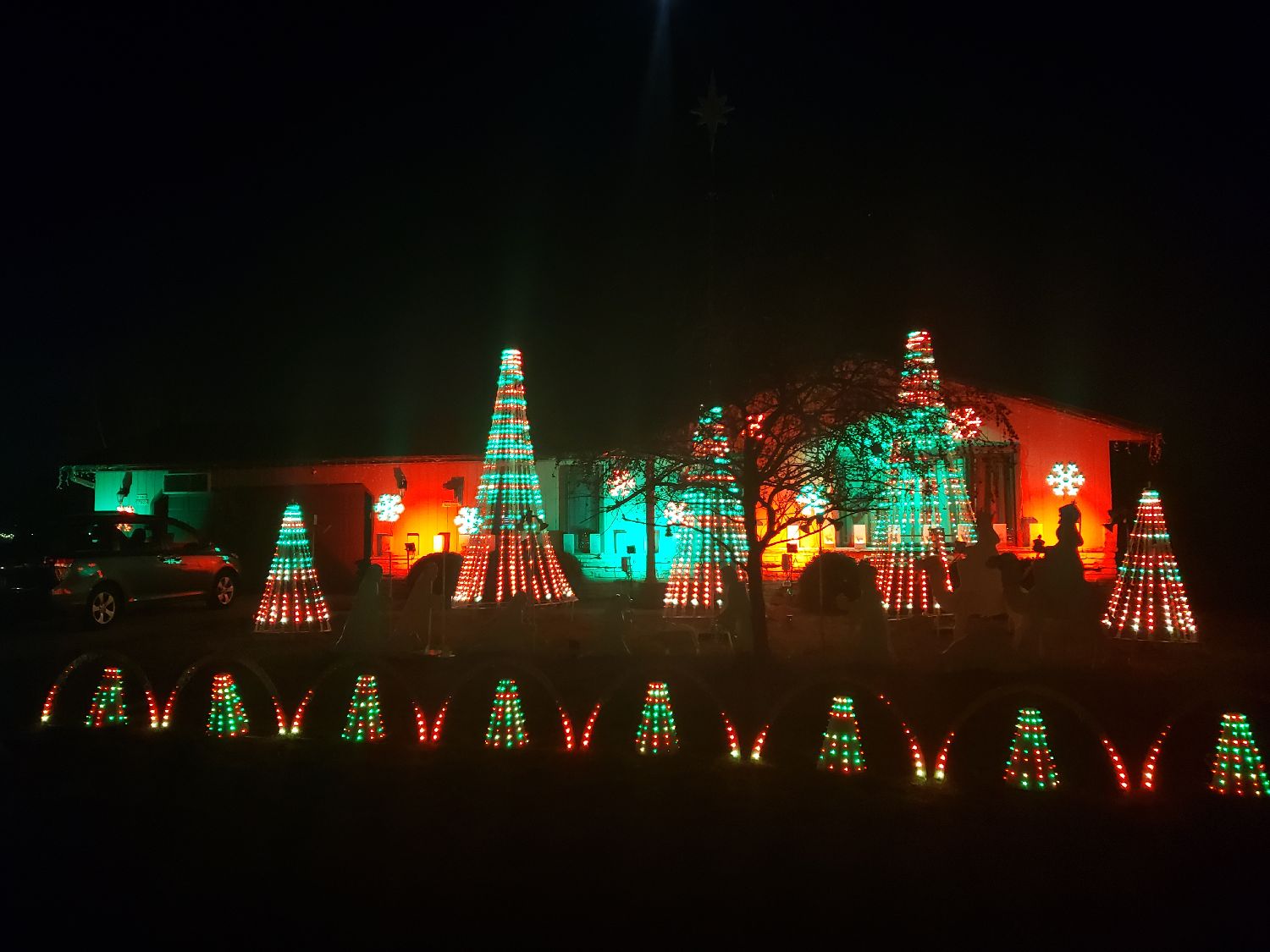 Lights on Indian Trail, Christmas lights in Muskego, WI (photo 2)