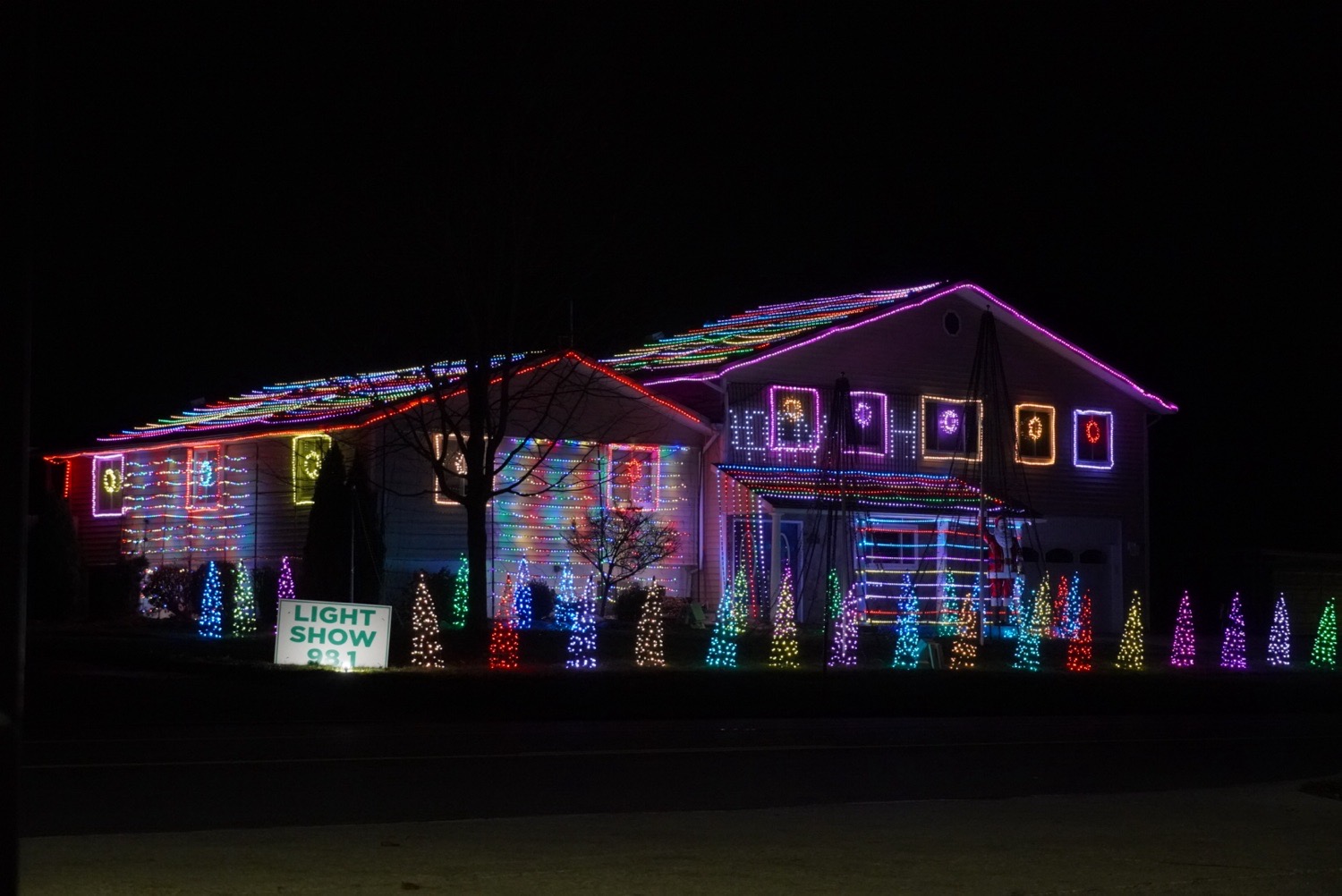 Hoffmann Christmas Lights, Christmas lights in Centerville, OH (photo 1)