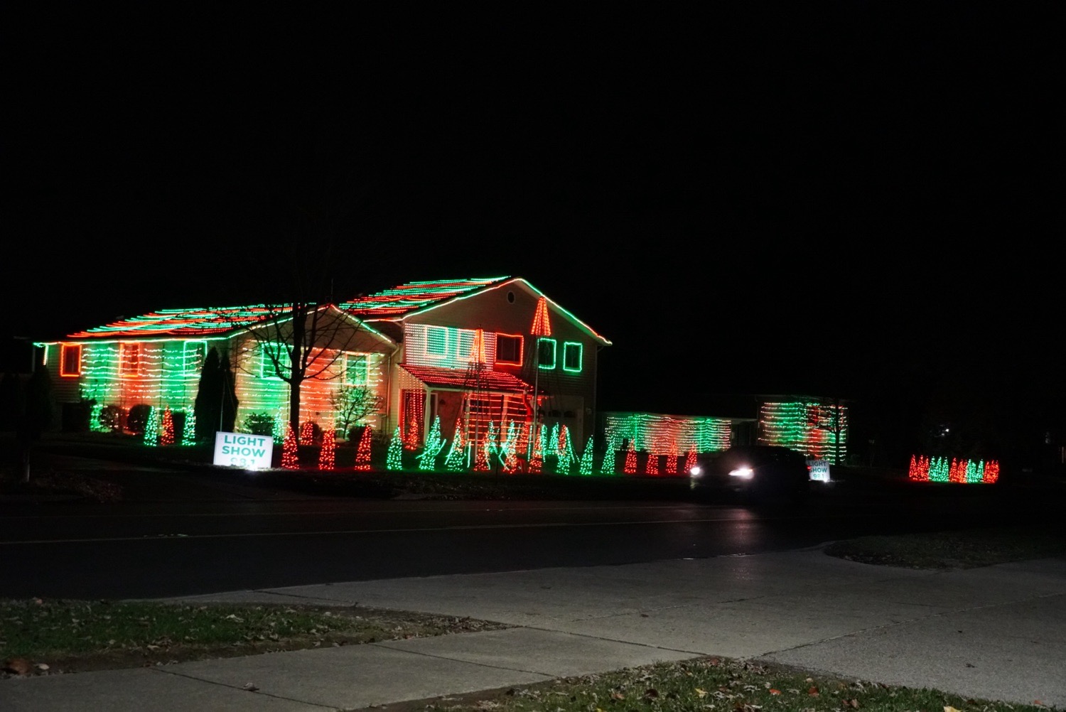 Hoffmann Christmas Lights, Christmas lights in Centerville, OH (photo 2)
