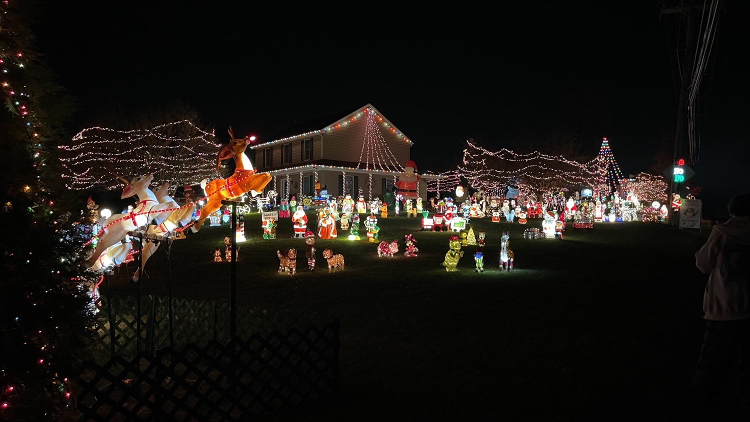 Wagontown Christmas House, Christmas lights in Wagontown, PA (photo 1)