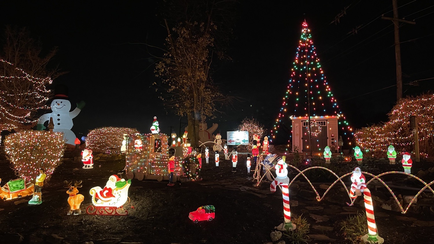 Wagontown Christmas House, Christmas lights in Wagontown, PA (photo 5)