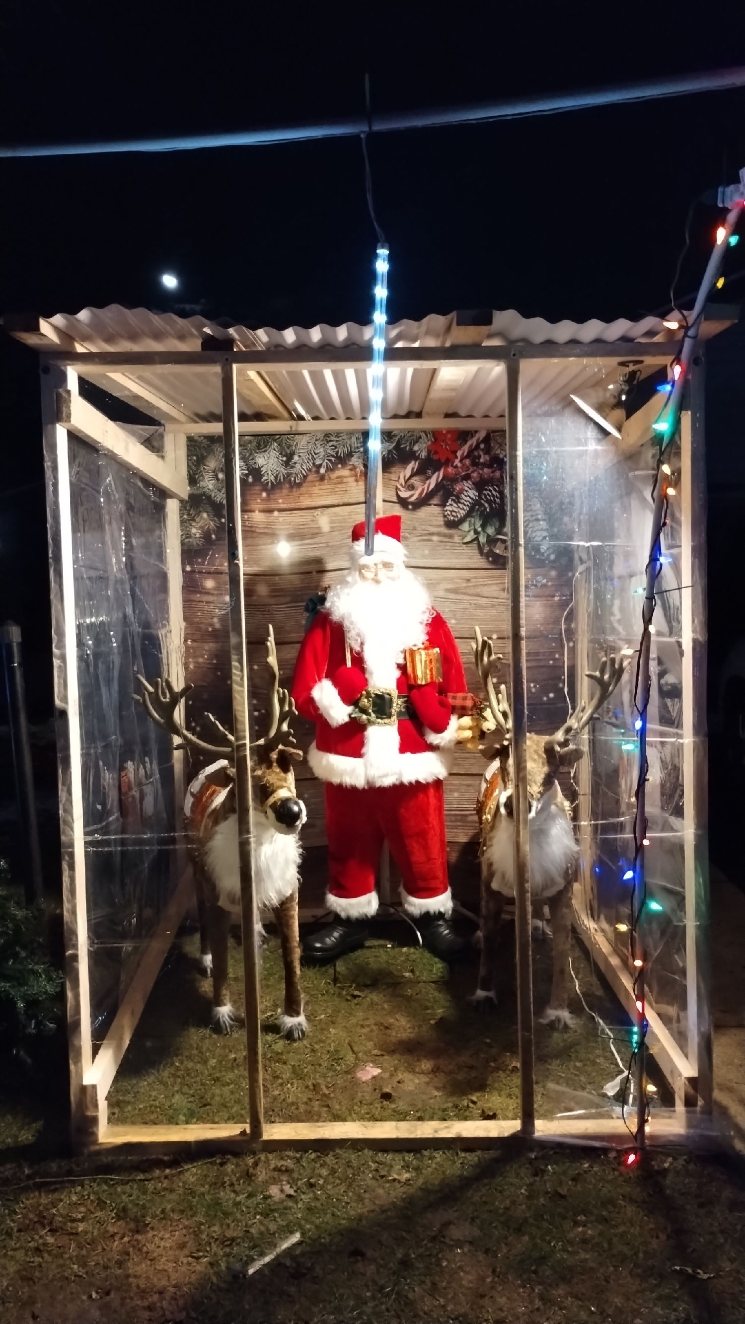 Elf Adventures on Evergreen, Christmas lights in Streamwood, IL (photo 2)