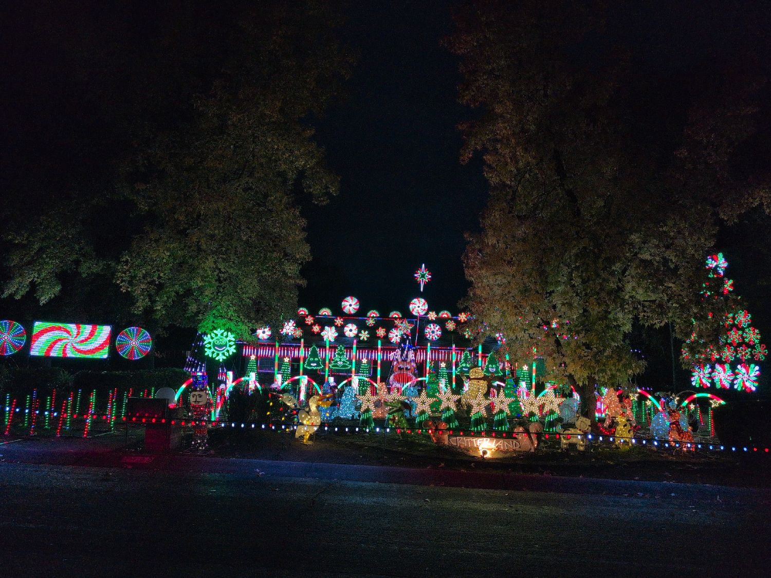 Redding Lights, Christmas lights in Redding, CA (photo 2)