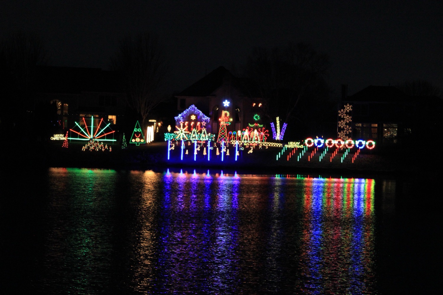 Jamestown Lights, Christmas lights in Caledonia, WI (photo 1)