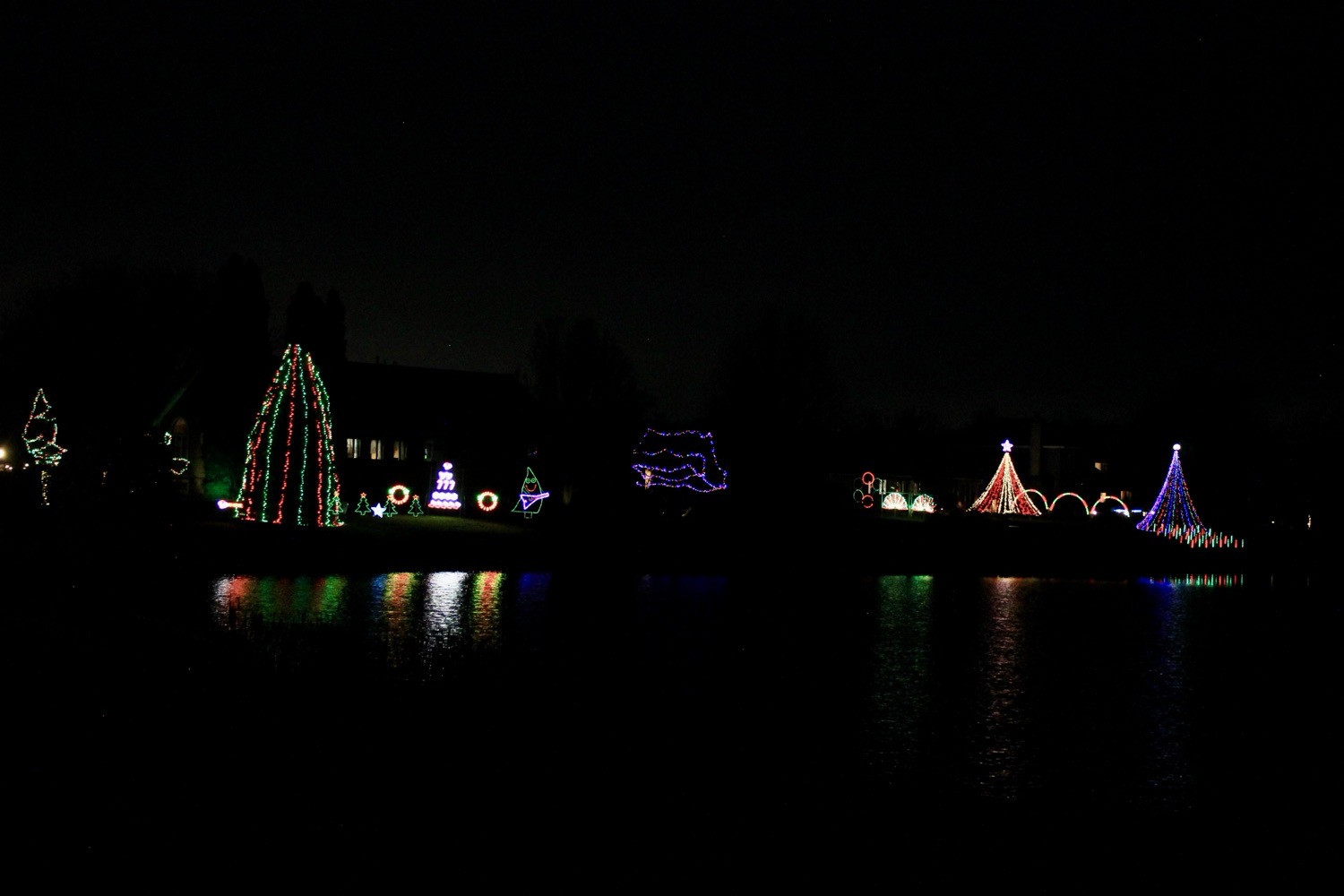 Jamestown Lights, Christmas lights in Caledonia, WI (photo 3)