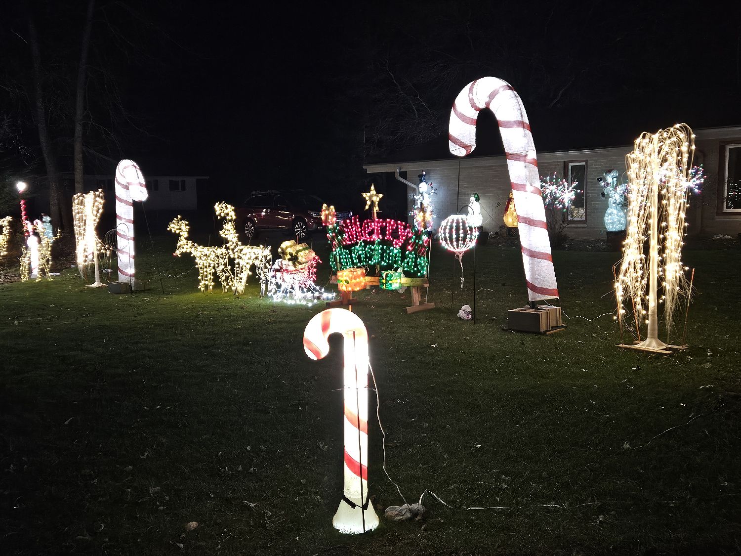 Christmas Lights on Heather road, Christmas lights in Eau Claire, WI (photo 1)