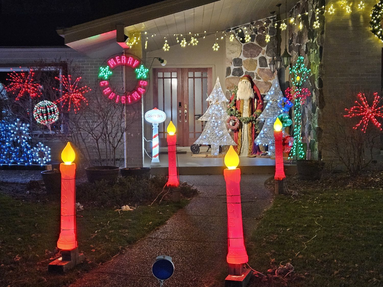 Christmas Lights on Heather road, Christmas lights in Eau Claire, WI (photo 2)