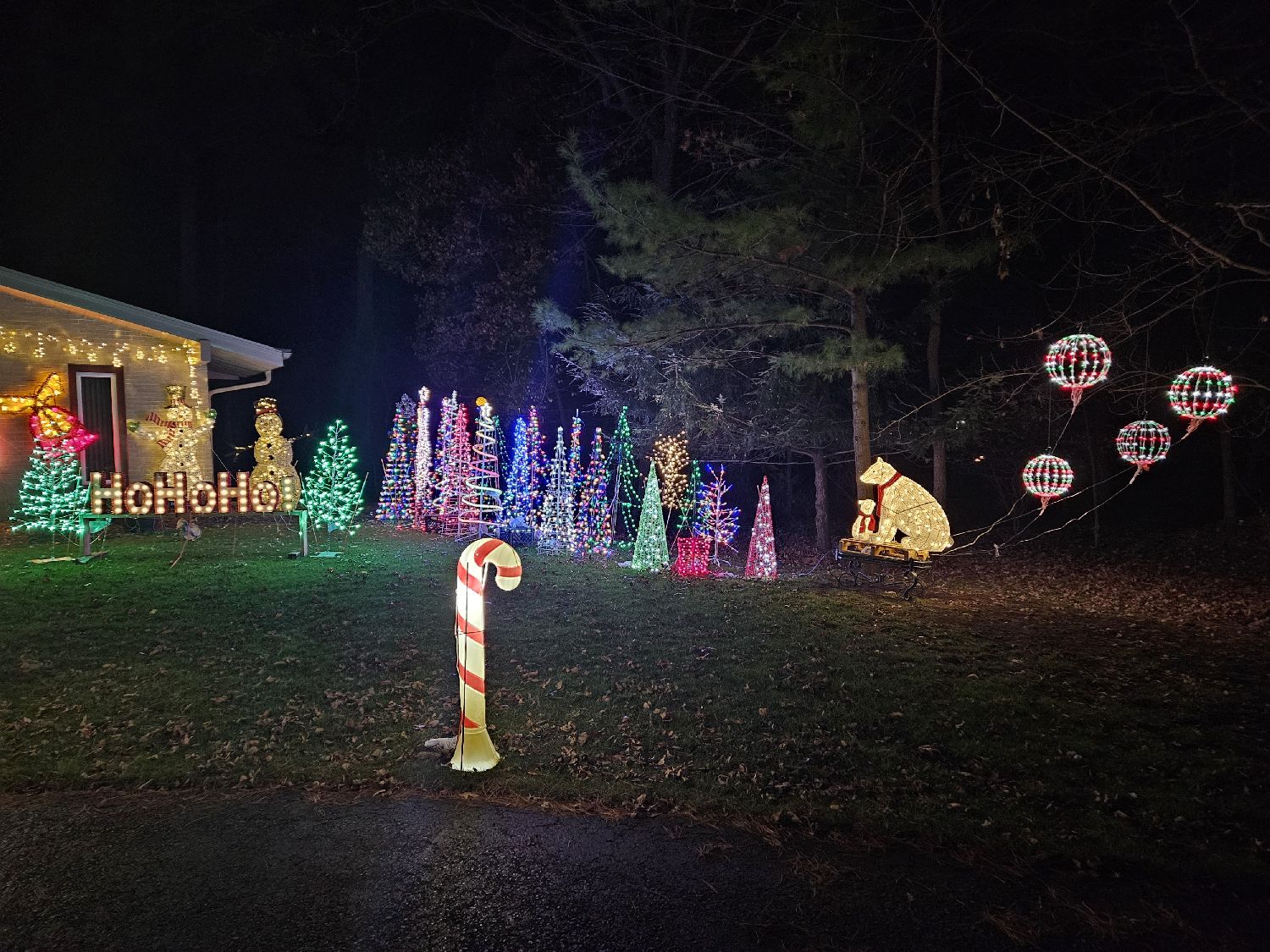 Christmas Lights on Heather road, Christmas lights in Eau Claire, WI (photo 4)