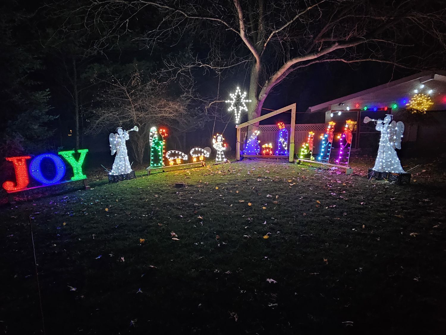 Christmas Lights on Heather road, Christmas lights in Eau Claire, WI (photo 5)