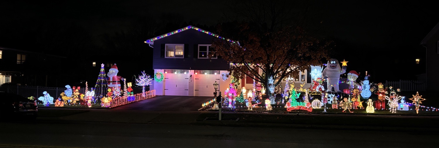 Griswolds on East, Christmas lights in Bethlehem, PA (photo 2)
