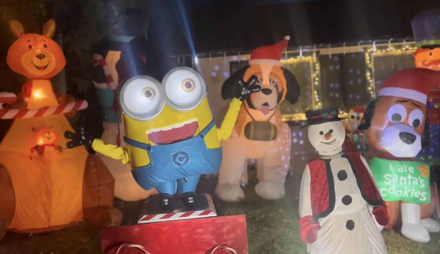 Carefree Christmas Display, Christmas lights in Simi Valley, CA (photo 1)