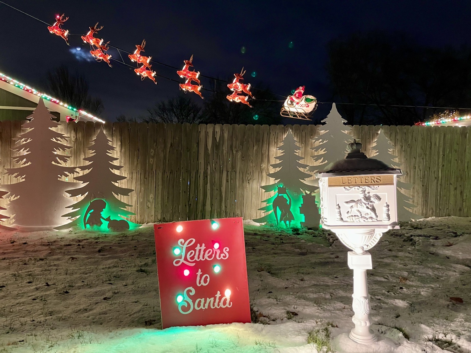 Gleefully Giving, Christmas lights in West Des Moines, IA (photo 2)