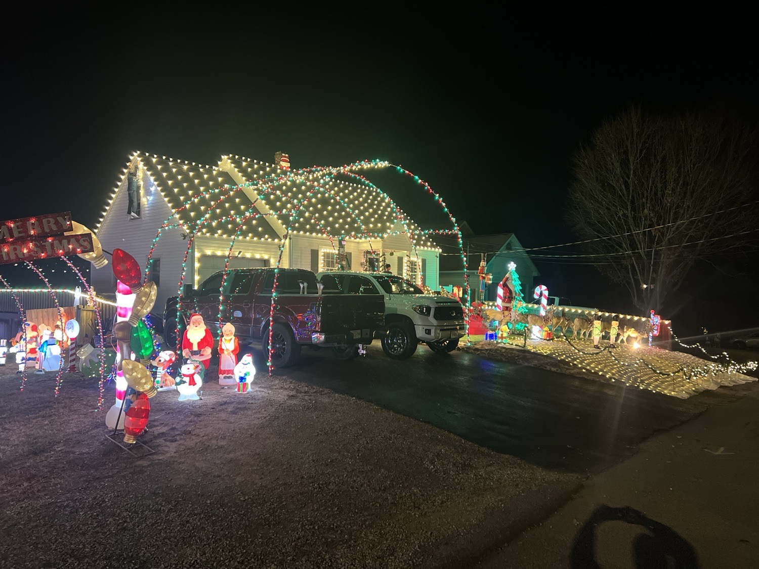 The Stewart’s, Christmas lights in Radford, VA (photo 1)