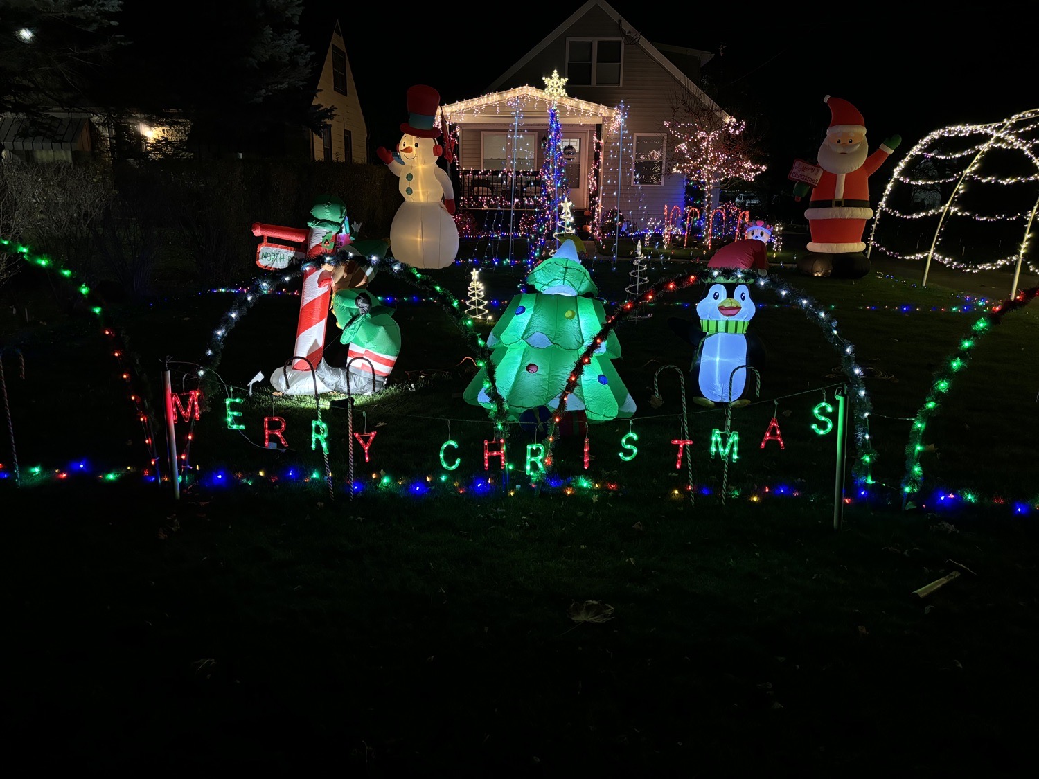 Twinkling lights Of bowmansville, Christmas lights in Bowmansville, NY (photo 3)