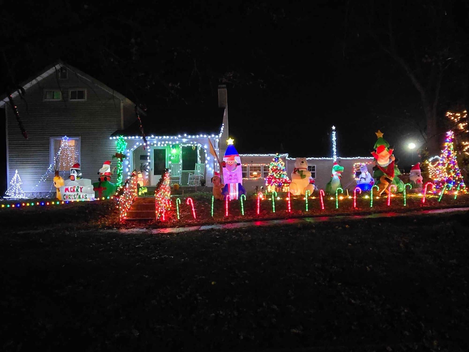 Griswold Street Christmas Wonderland, Christmas lights in Hillsdale, MI (photo 1)