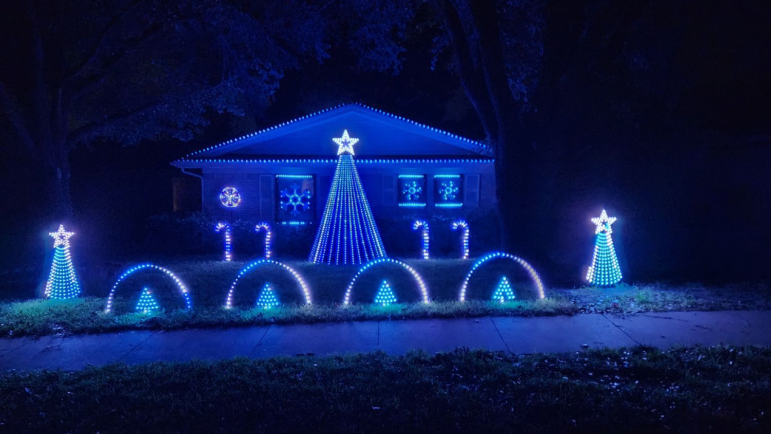 Christmas on Crestridge, Christmas lights in Ennis, TX (photo 1)