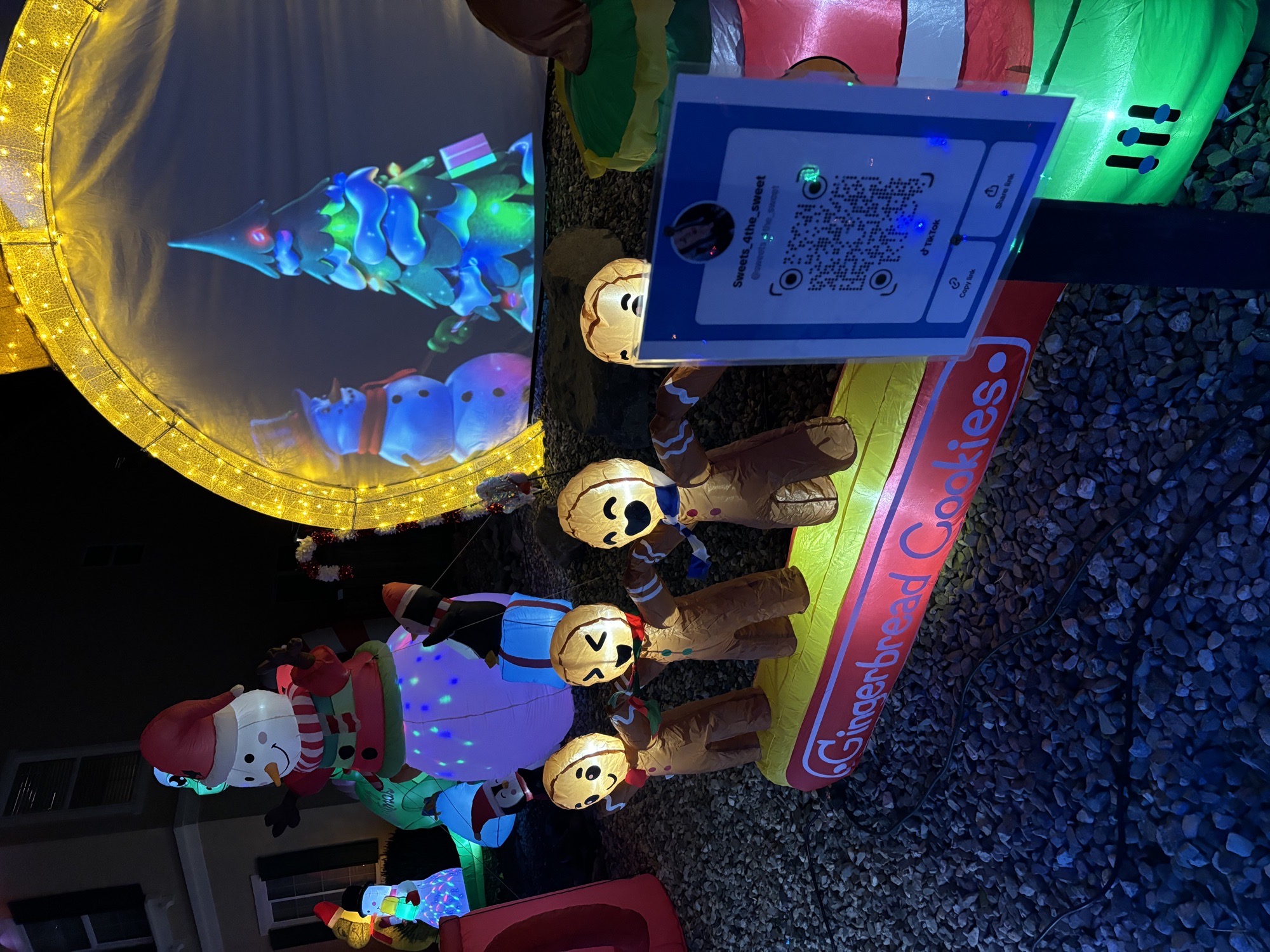 Gingerbread House, Christmas lights in Victorville, CA (photo 4)