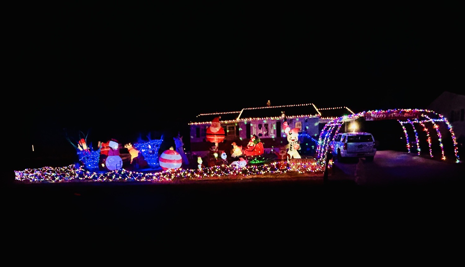 The Vanaman’s Corner, Christmas lights in Elkton, MD (photo 1)