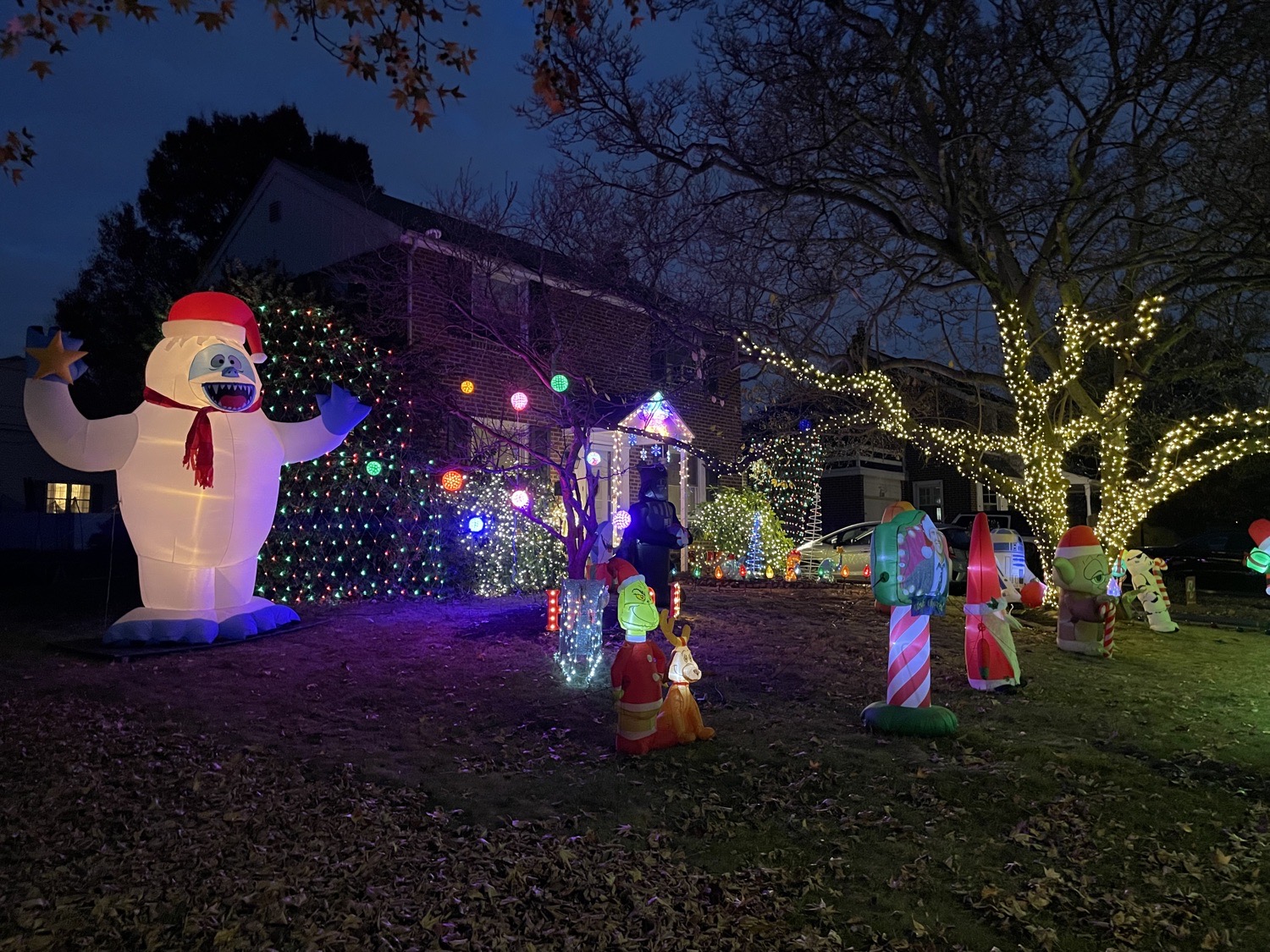 Ridgewood Arch, Christmas lights in Springfield, PA (photo 3)