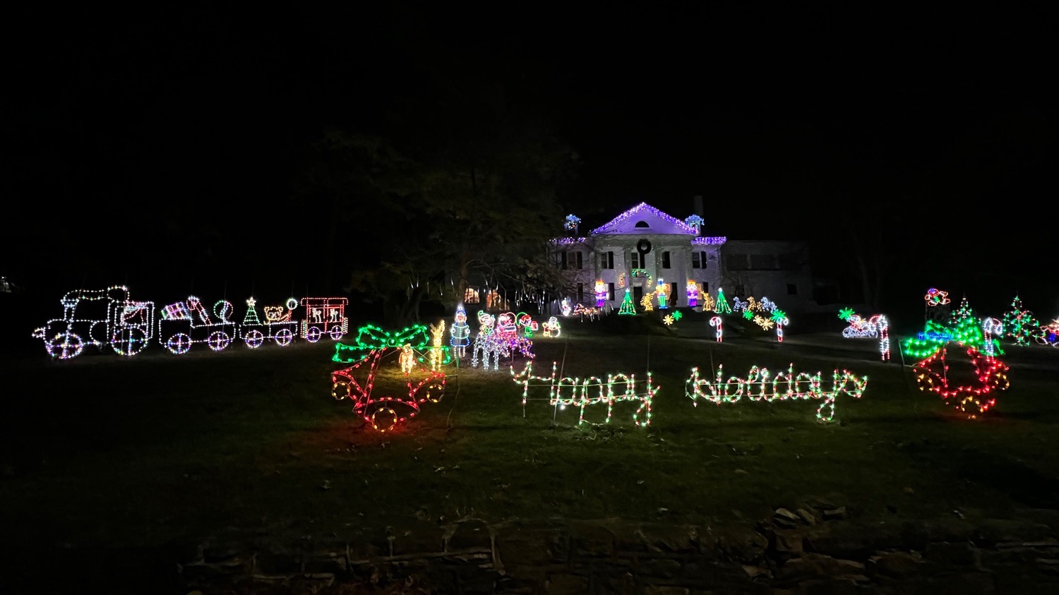 Dogton Abbey, Christmas lights in Jenkintown, PA (photo 2)