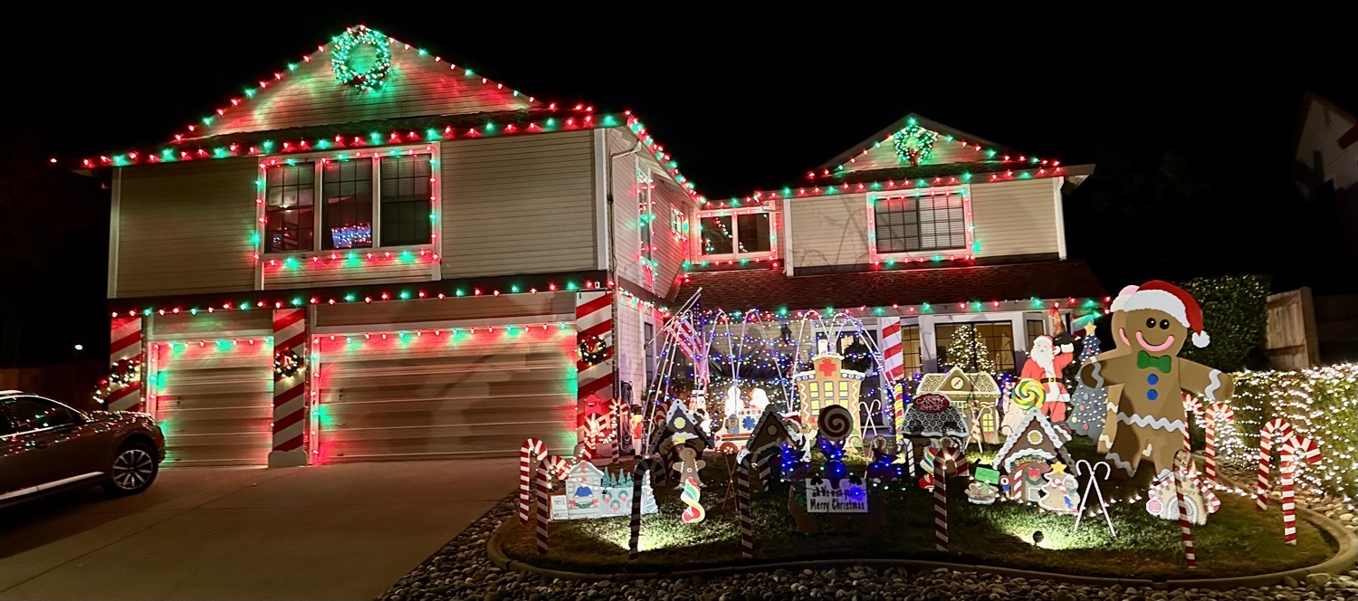 Gingerbread House of Roseville, Christmas lights in Roseville, CA (photo 1)