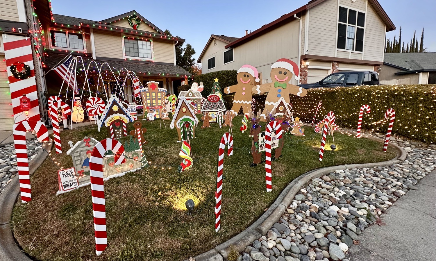 Gingerbread House of Roseville, Christmas lights in Roseville, CA (photo 4)