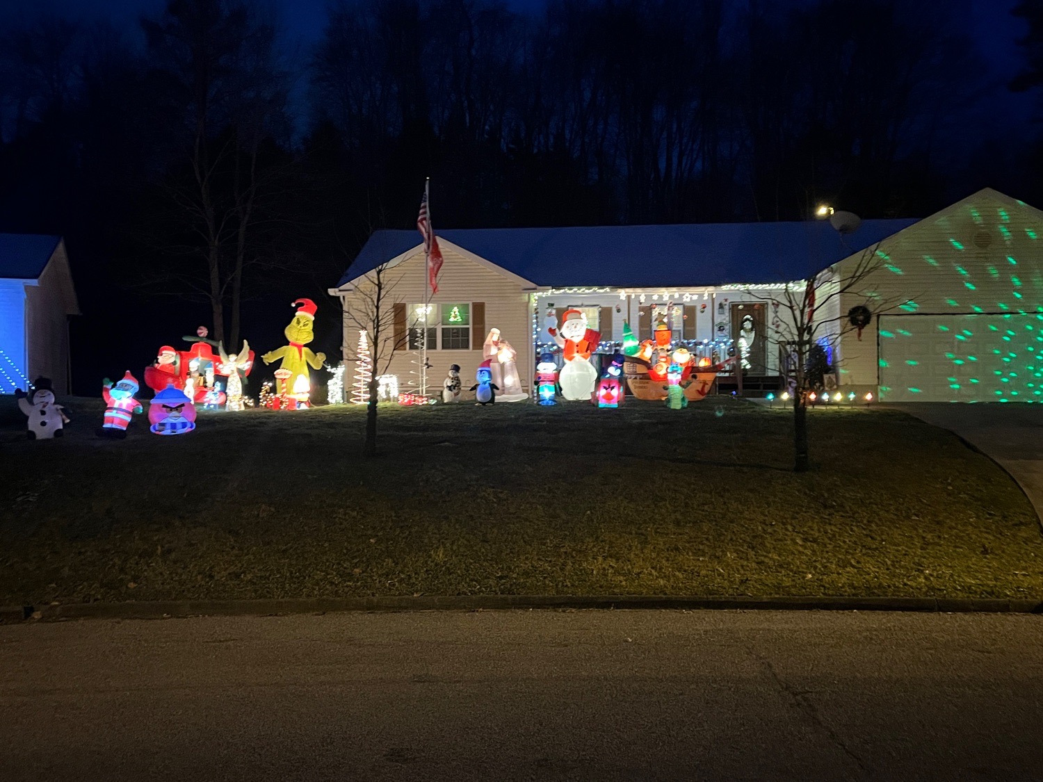 Darin’s Christmas decorations 2024 🎄, Christmas lights in Null, PA (photo 1)