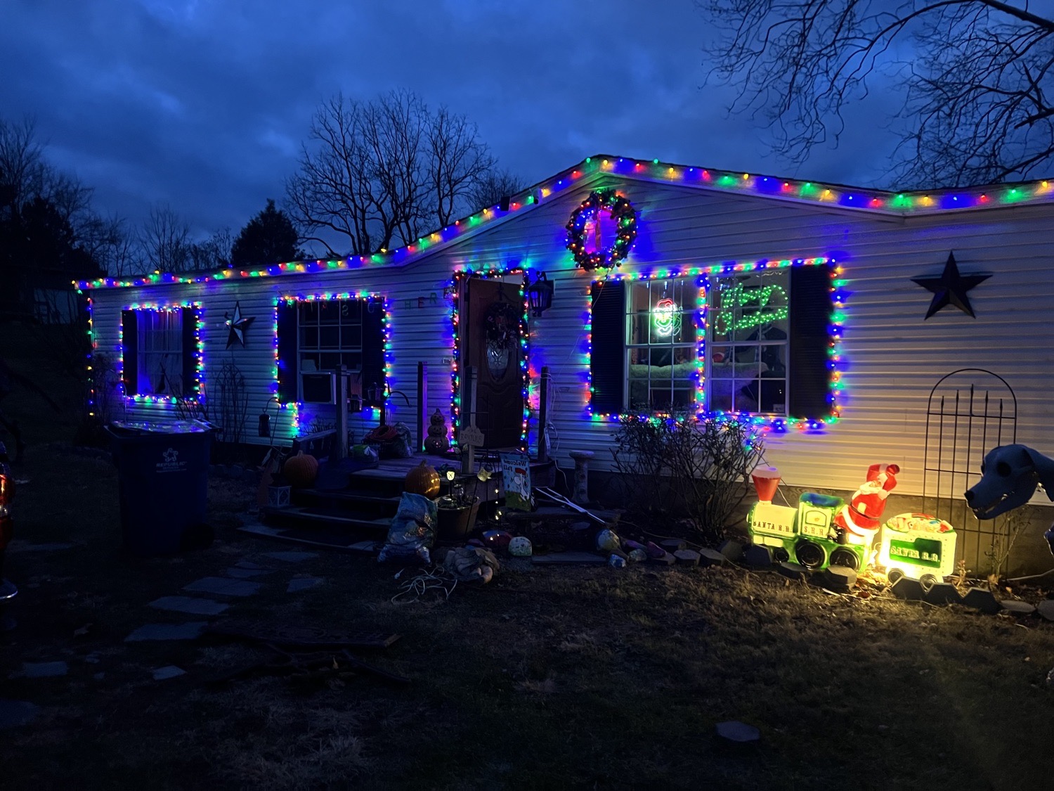 Just Simple Christmas, Christmas lights in Nottingham, PA (photo 1)