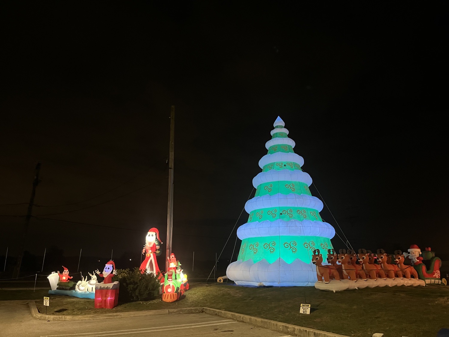 Upper Merion Dance & Gymnastic Center, Christmas lights in King Of Prussia, PA (photo 3)