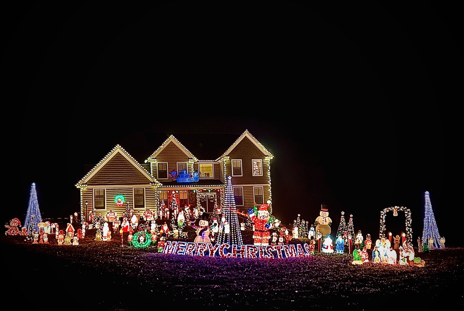 The Veneziale Manor Christmas, Christmas lights in Coatesville, PA (photo 1)