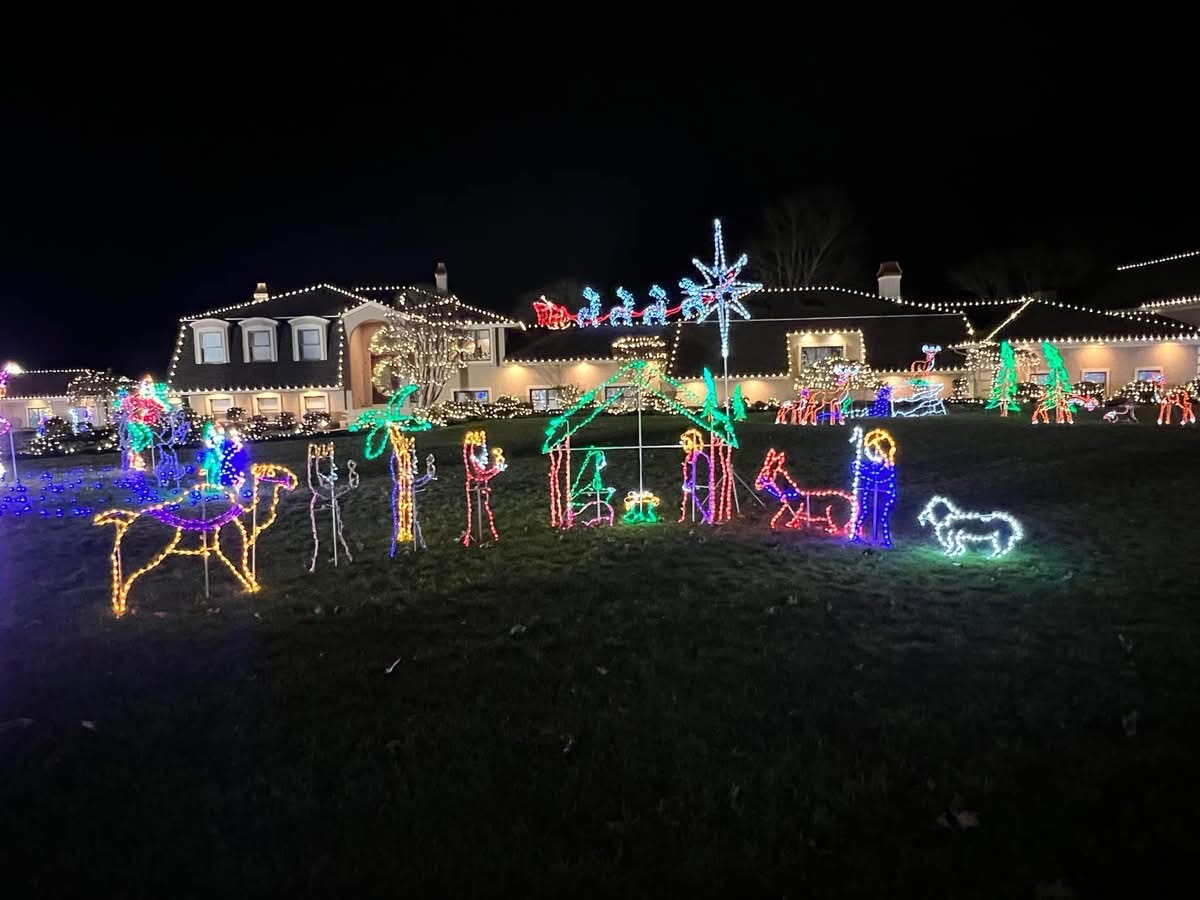 sprawling christmas light display. over 1 million lights, Christmas lights in Hammonton, NJ (photo 1)