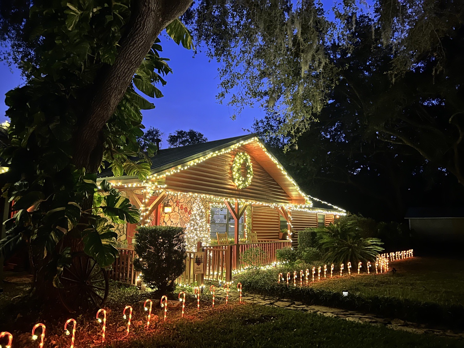 The Christmas Lodge, Christmas lights in Fruitland Park, FL (photo 1)