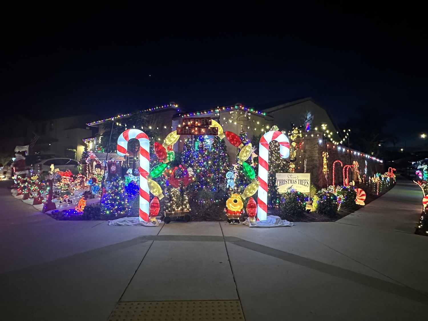 North Pole Neighbor, Christmas lights in Menifee, CA (photo 2)