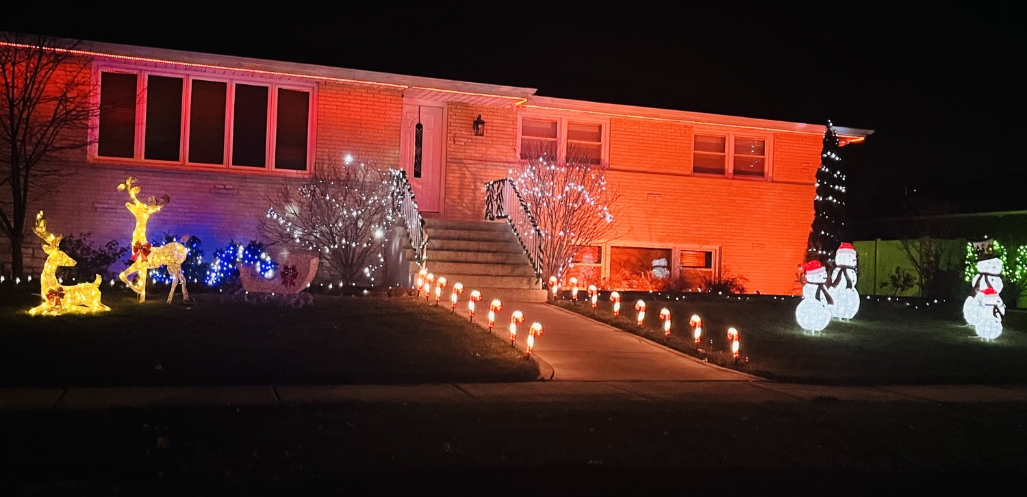 Meet The Snowmen Family, Christmas lights in Orland Park, IL (photo 1)