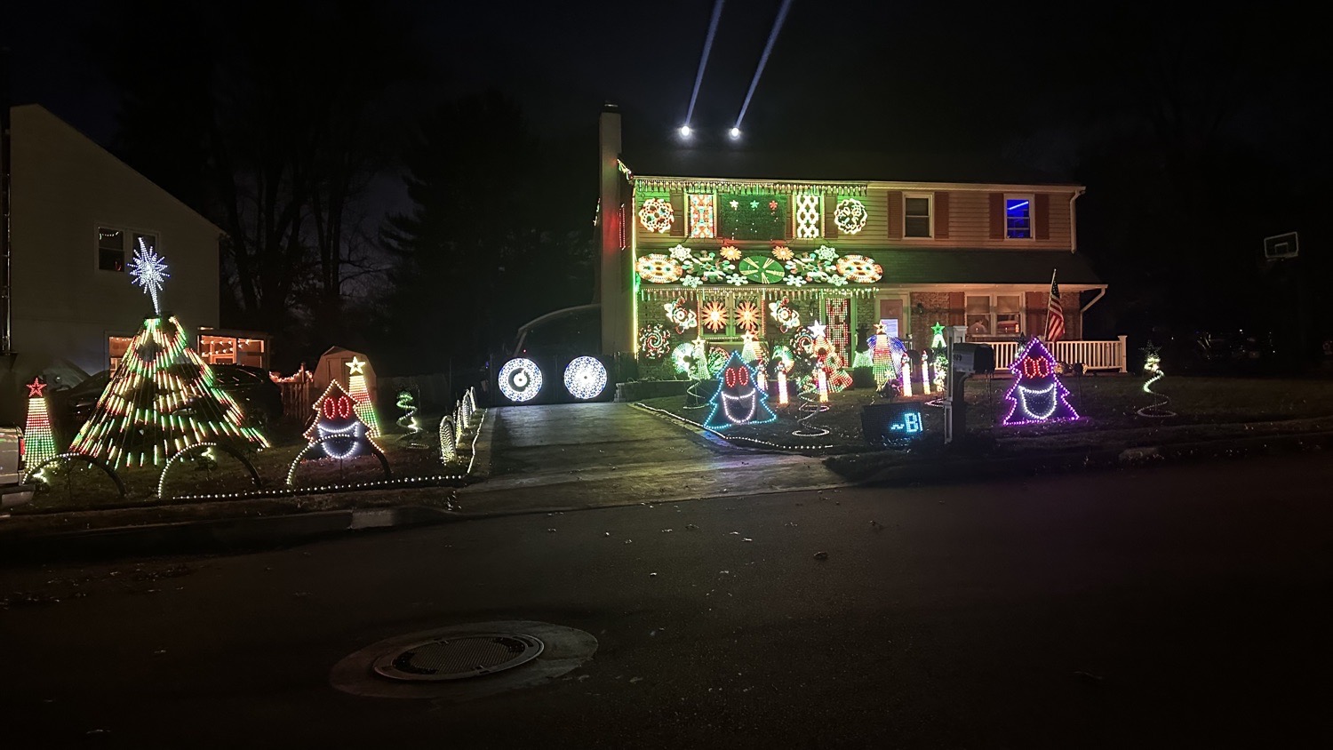 Listen to the Lights, Christmas lights in Royersford, PA (photo 1)