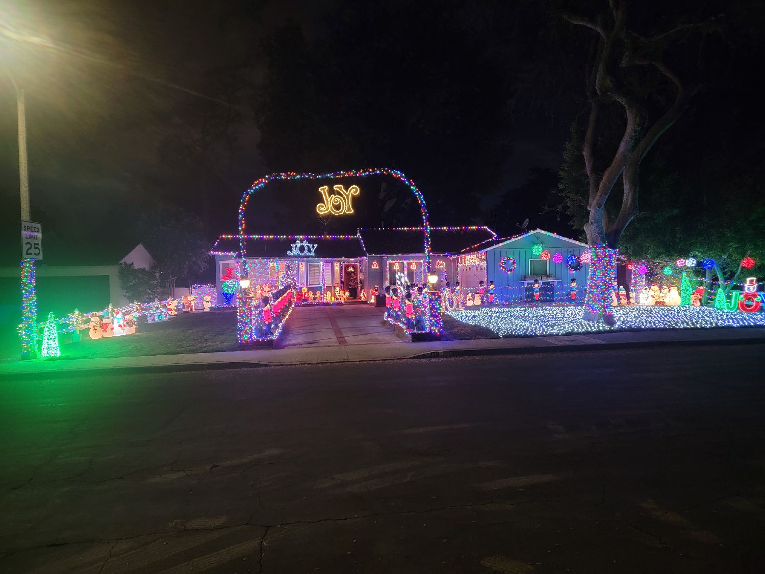 La Borde Family Holiday Display, Christmas lights in Pomona, CA (photo 1)