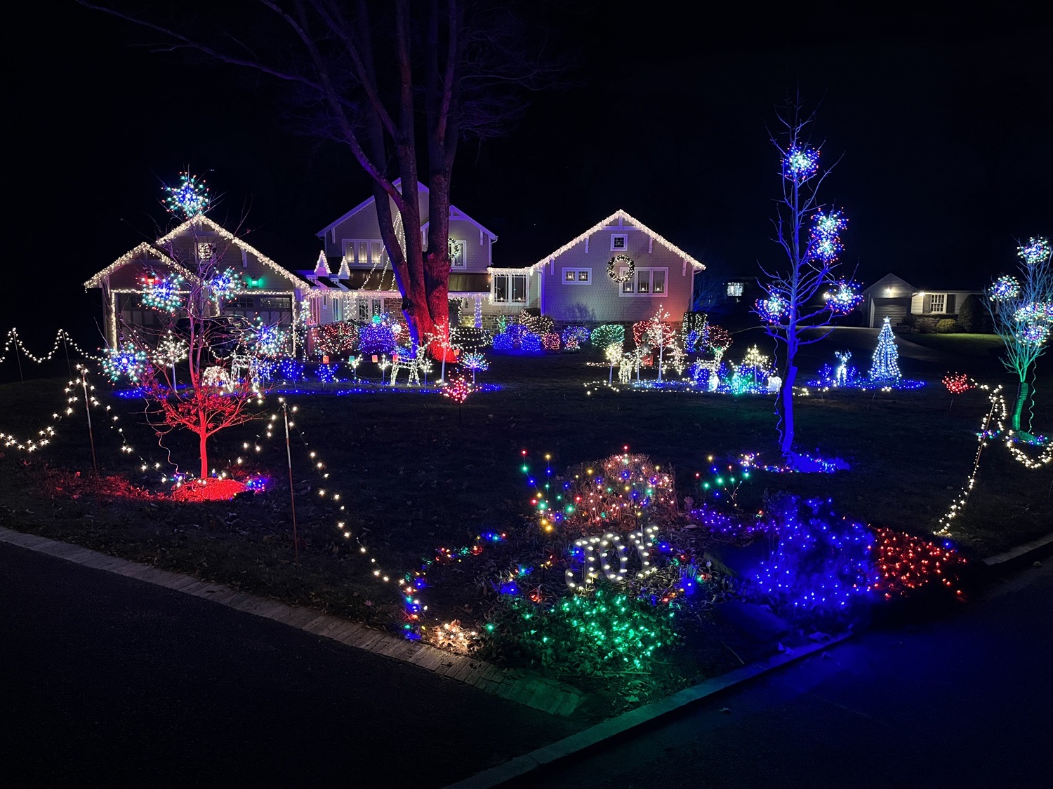 Villanova Winter Wonderland, Christmas lights in Villanova, PA (photo 1)