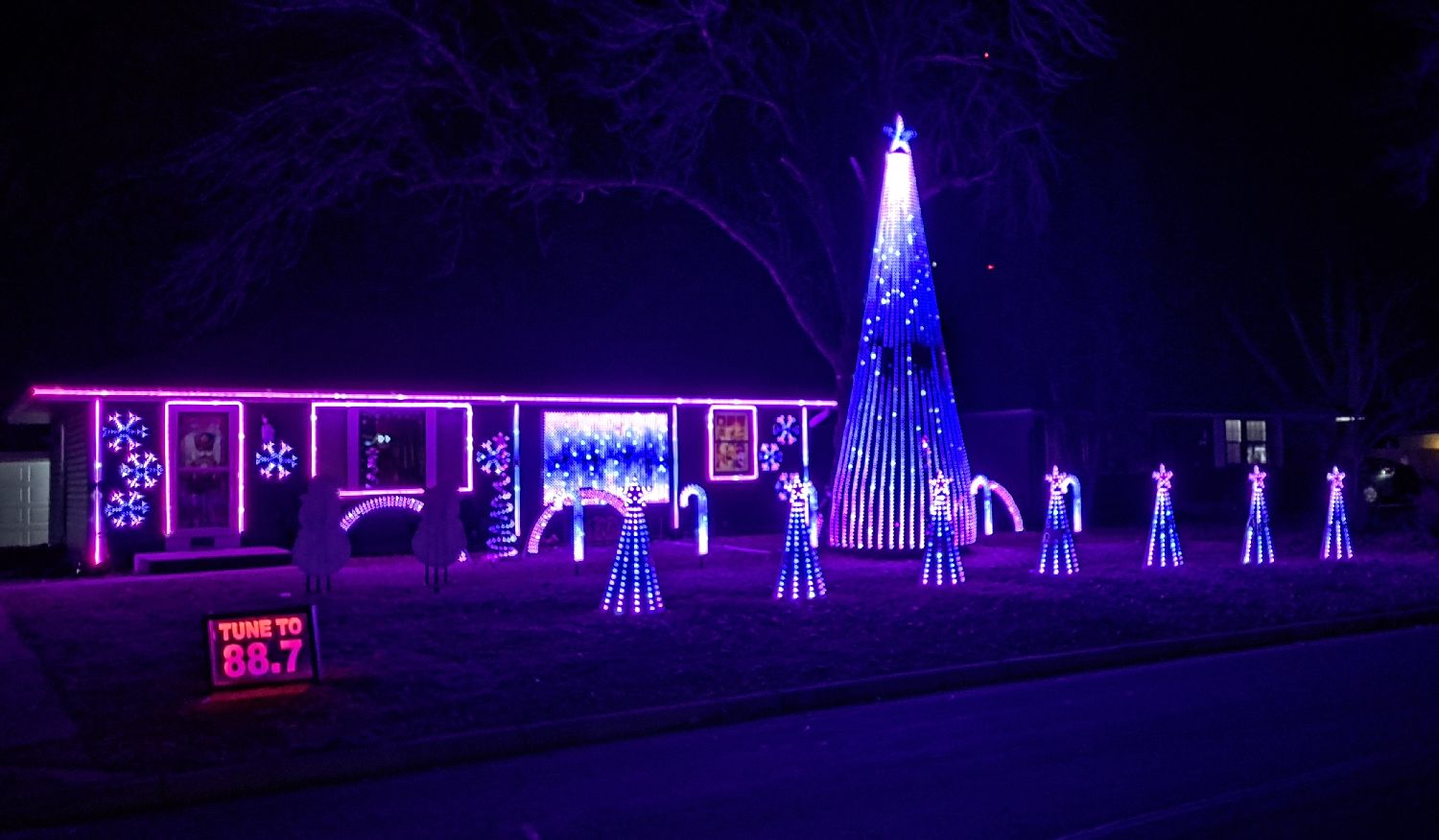 Steffens Family Light Show, Christmas lights in Coon Rapids, MN (photo 1)
