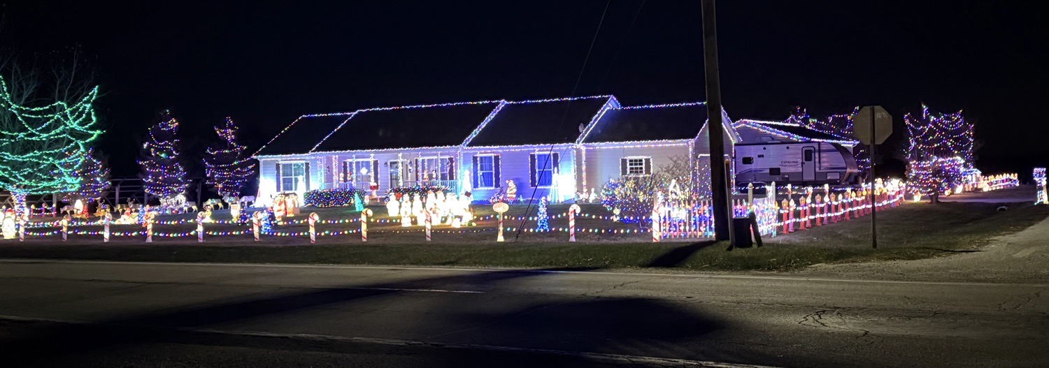 The Gillen Family Christmas Display, Christmas lights in Tuscola, IL (photo 1)
