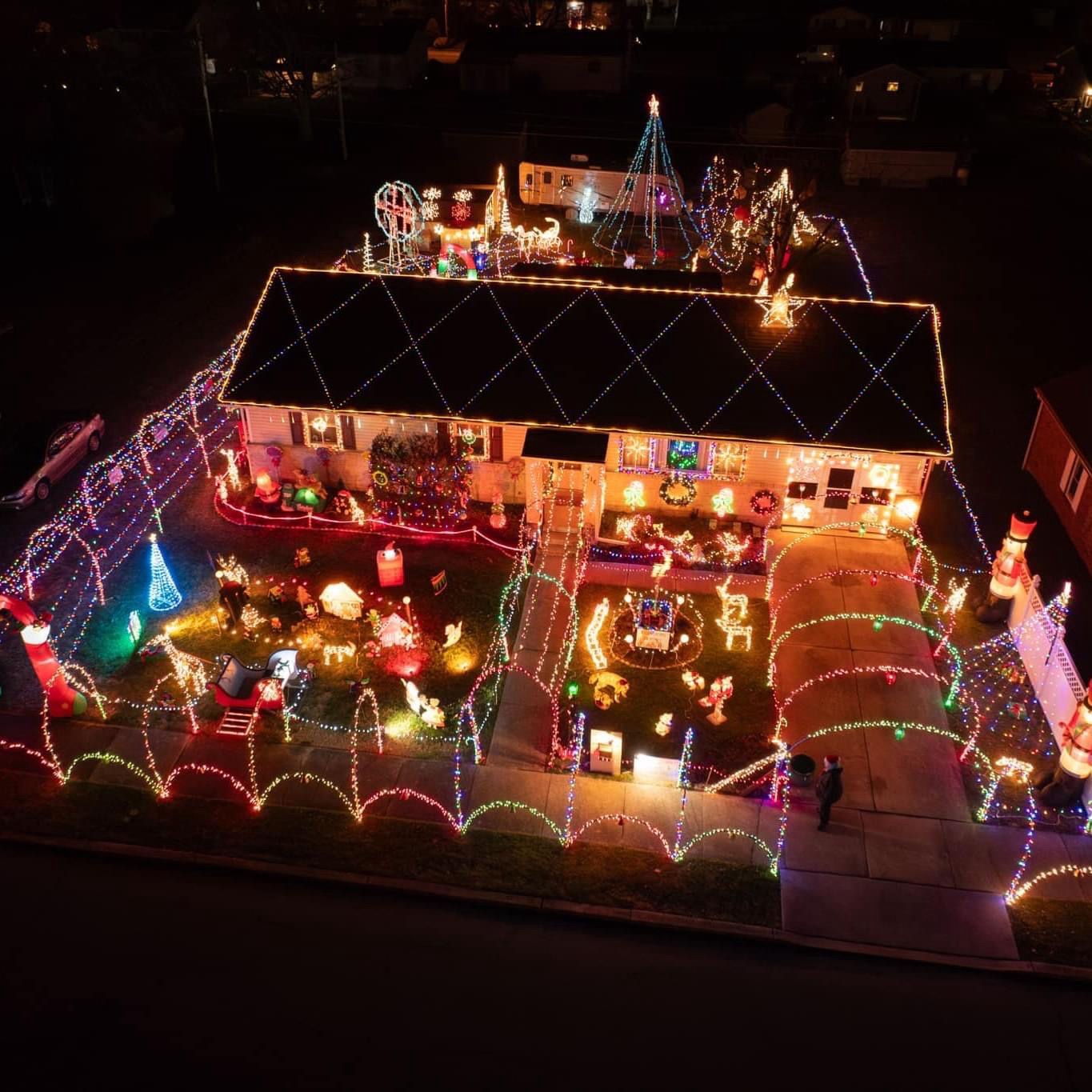 Lights On Elwyn, Christmas lights in Sinking Spring, PA (photo 1)